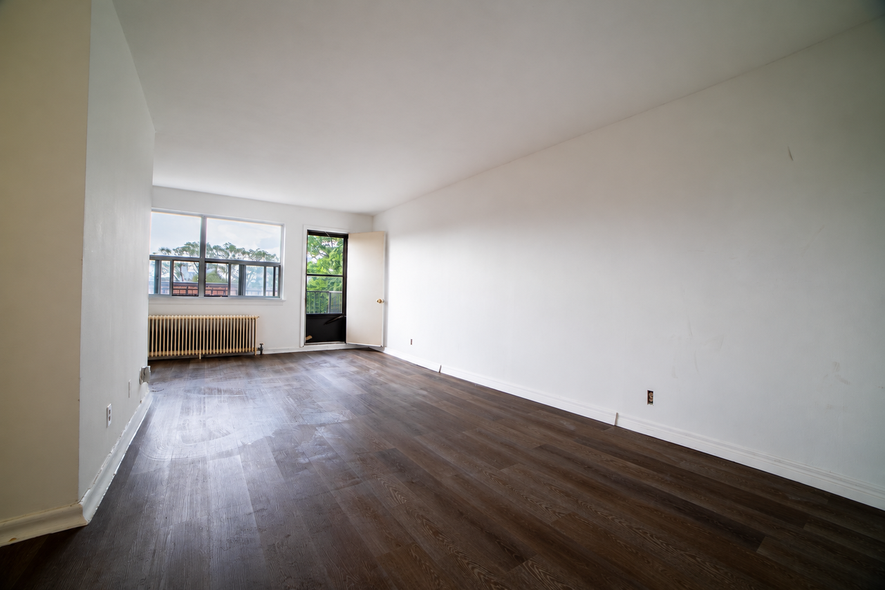 2519 Lake Shore Blvd W #303 - Photo 4 of 12