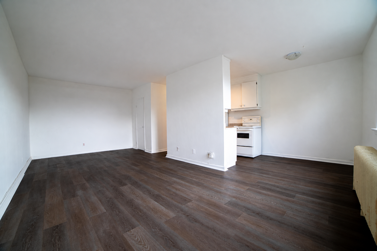 2519 Lake Shore Blvd W #303 - Photo 5 of 12
