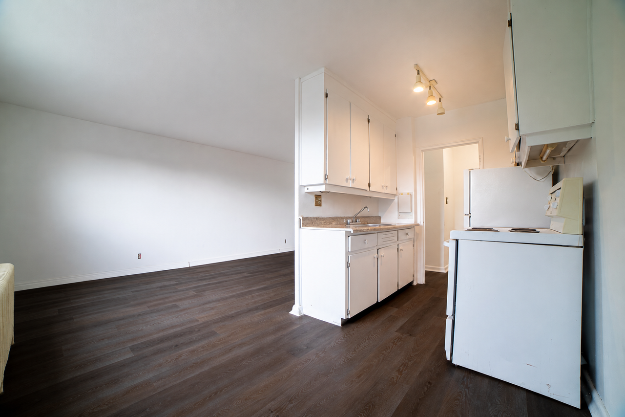 2519 Lake Shore Blvd W #303 - Photo 6 of 12