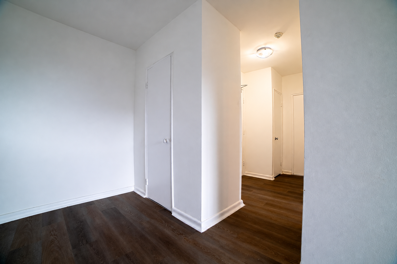 2519 Lake Shore Blvd W #303 - Photo 7 of 12