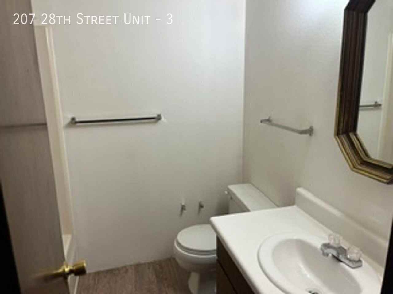 207 28th St #3 - Photo 3 of 8