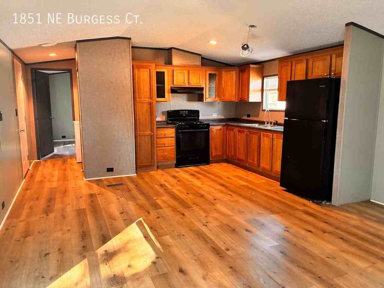 1851 Ne Burgess Ct - Photo 2 of 17