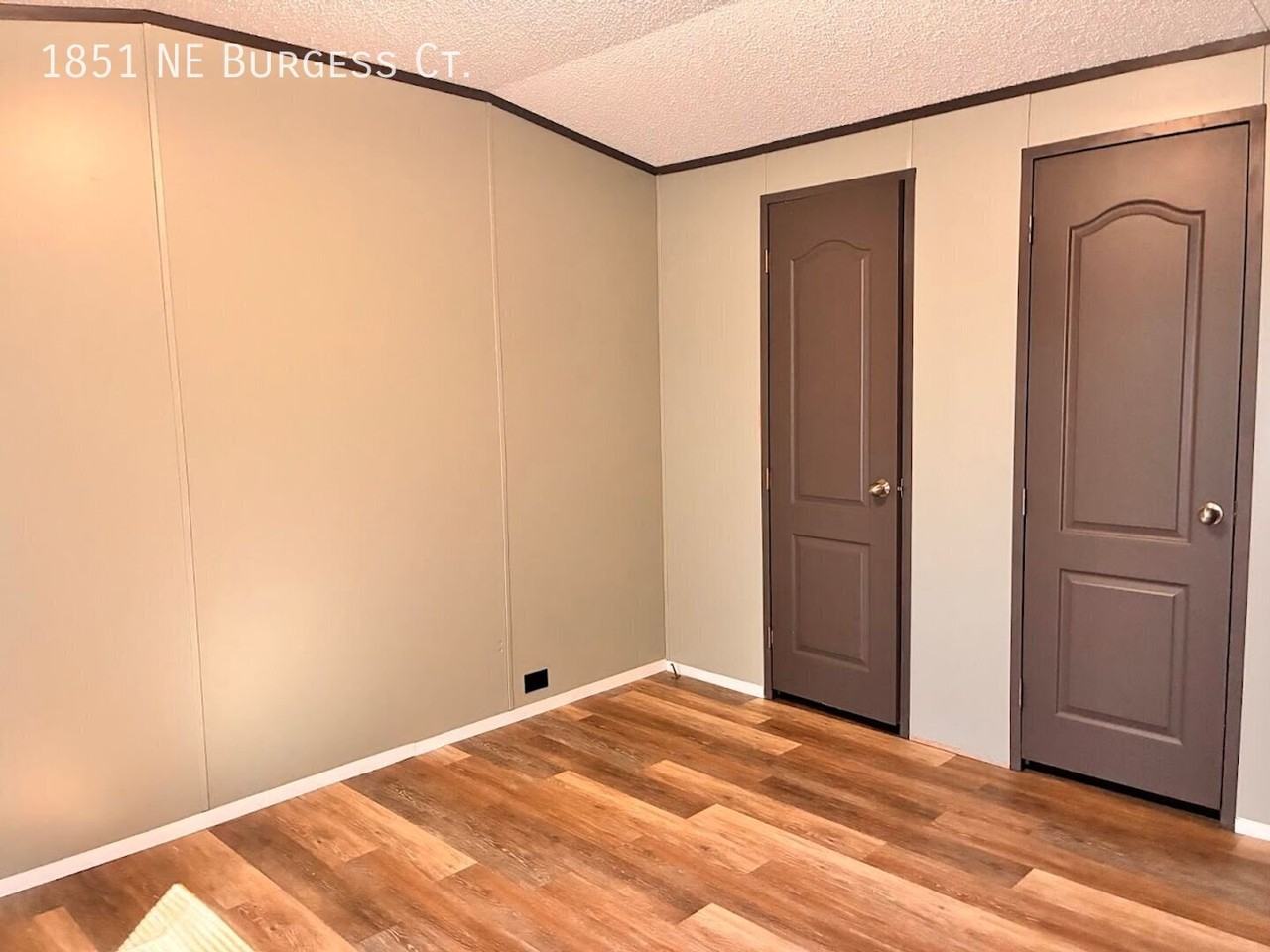 1851 Ne Burgess Ct - Photo 4 of 17