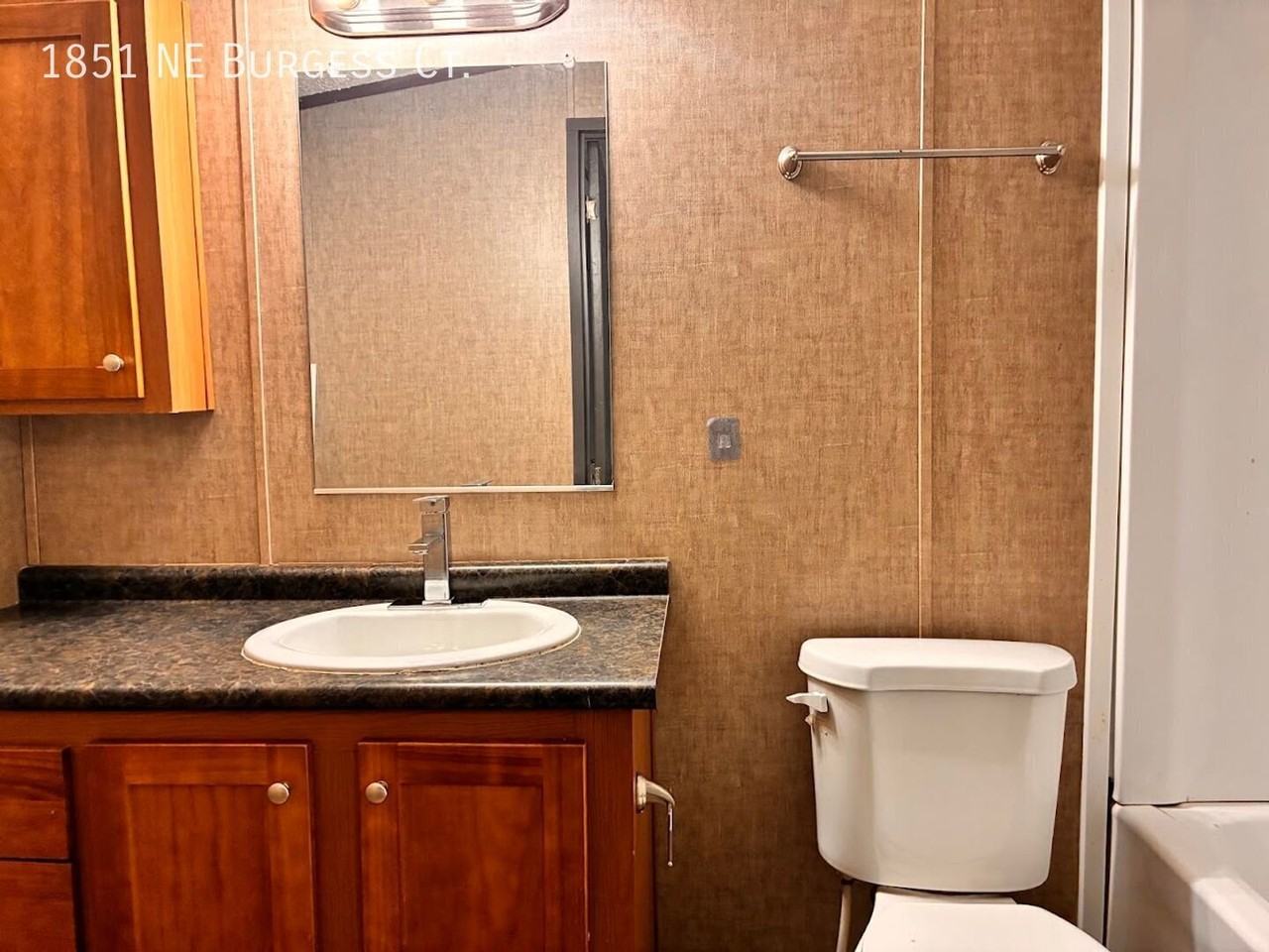 1851 Ne Burgess Ct - Photo 5 of 17