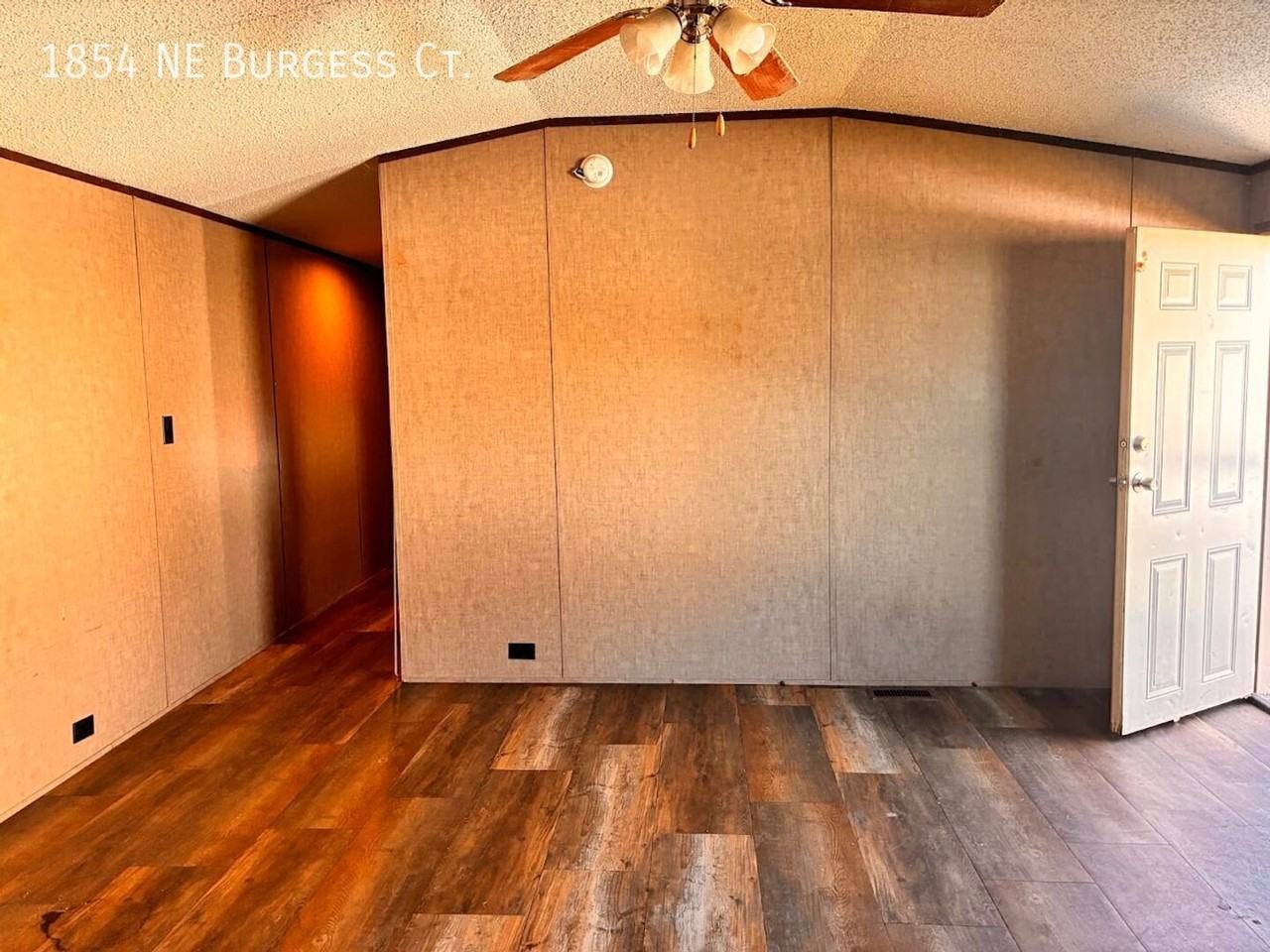 1854 Ne Burgess Ct - Photo 3 of 17