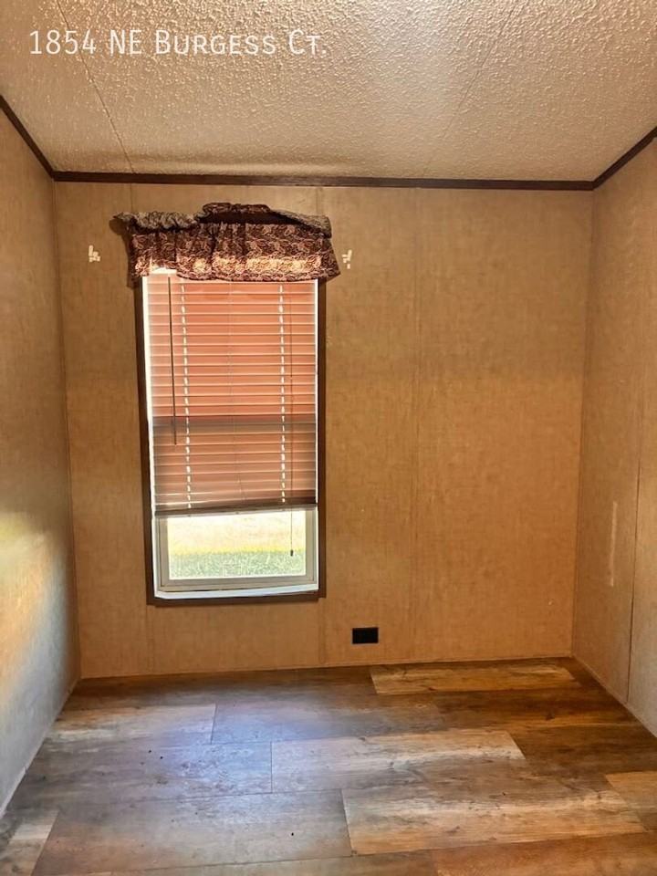 1854 Ne Burgess Ct - Photo 6 of 17