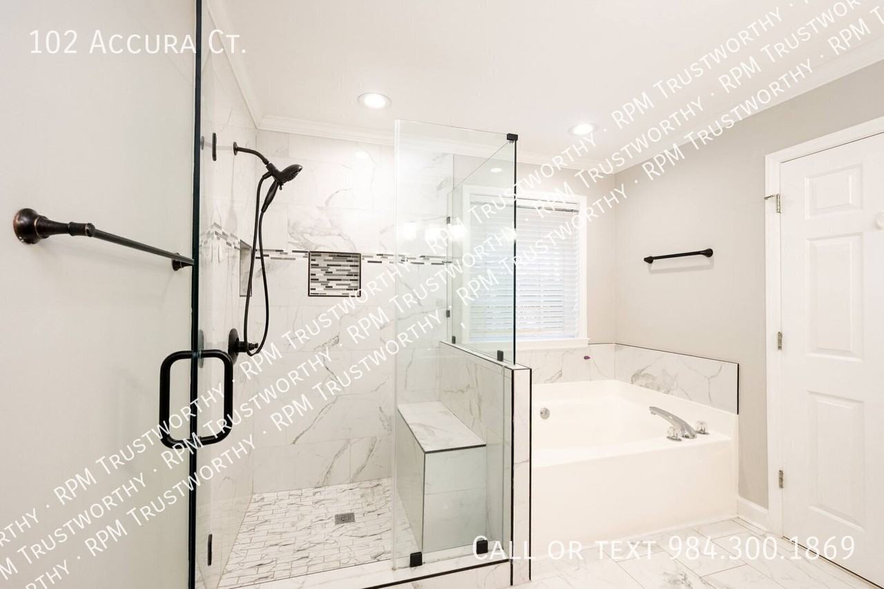 102 Accura Ct - Photo 3 of 50