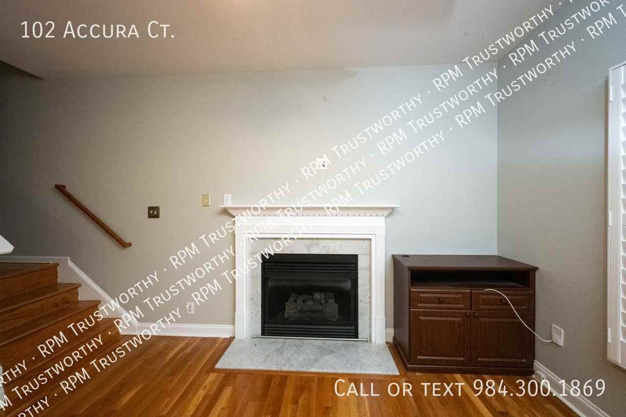 102 Accura Ct - Photo 4 of 50