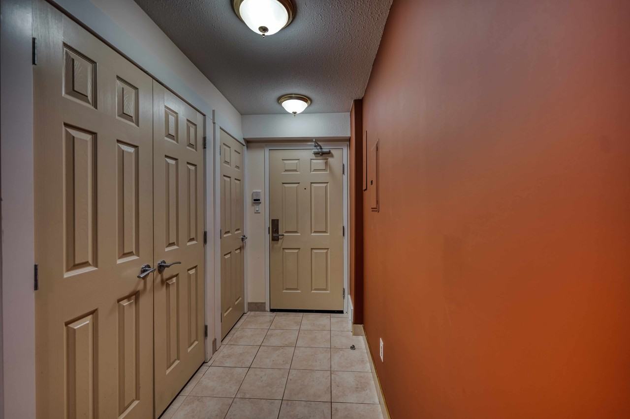 5623 54 St - Photo 4 of 22