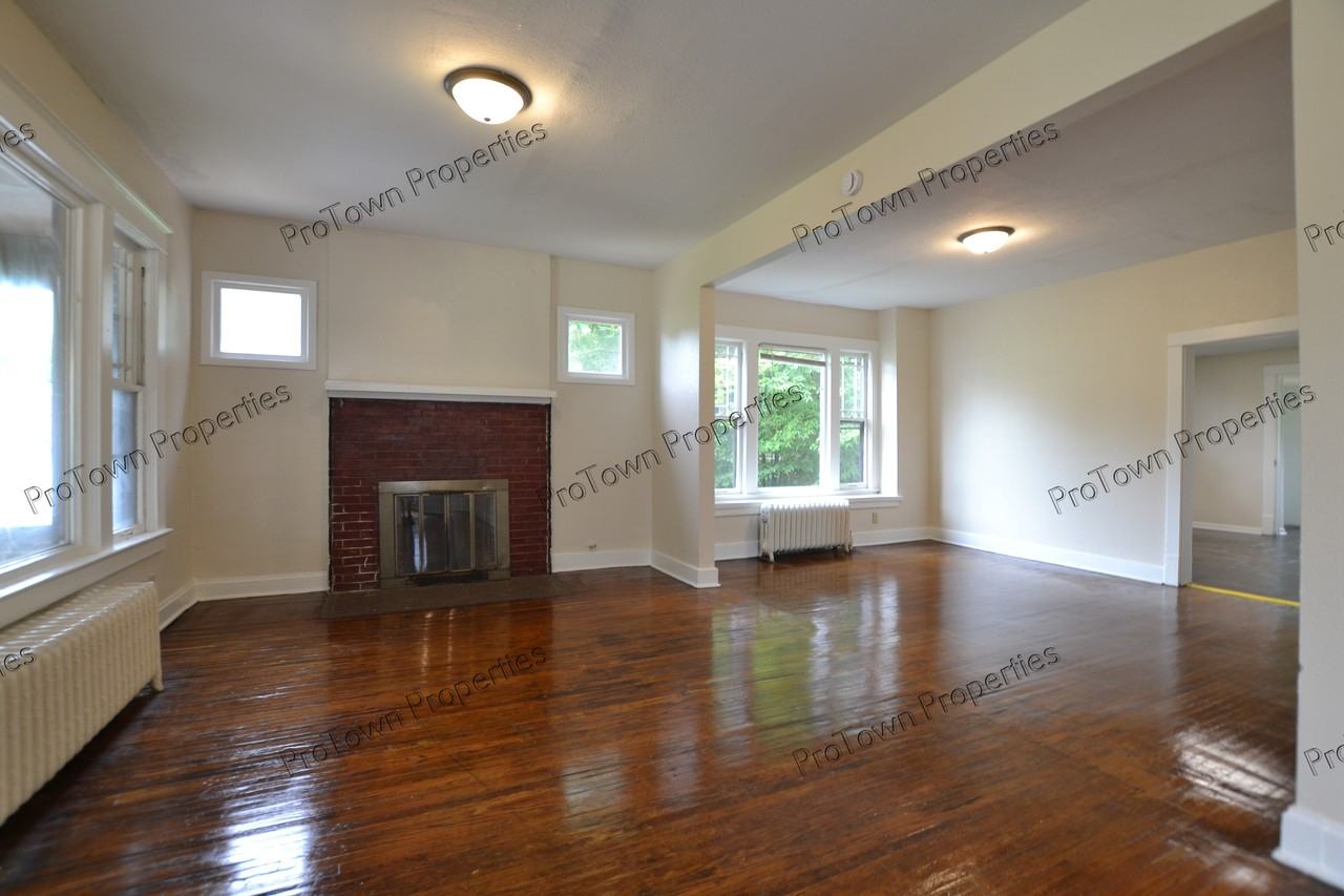 1015 Richards Street - Photo 2 of 12
