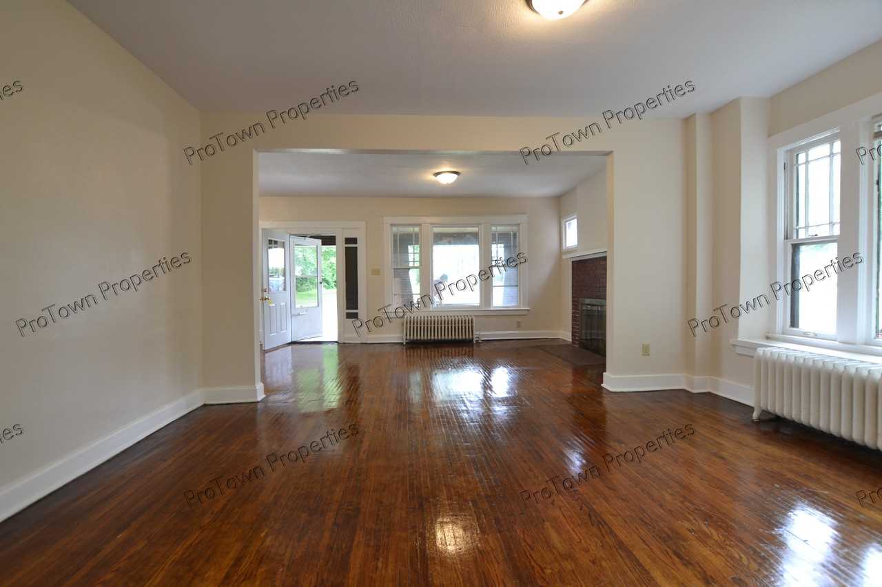 1015 Richards Street - Photo 3 of 12