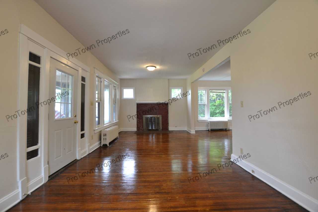 1015 Richards Street - Photo 4 of 12