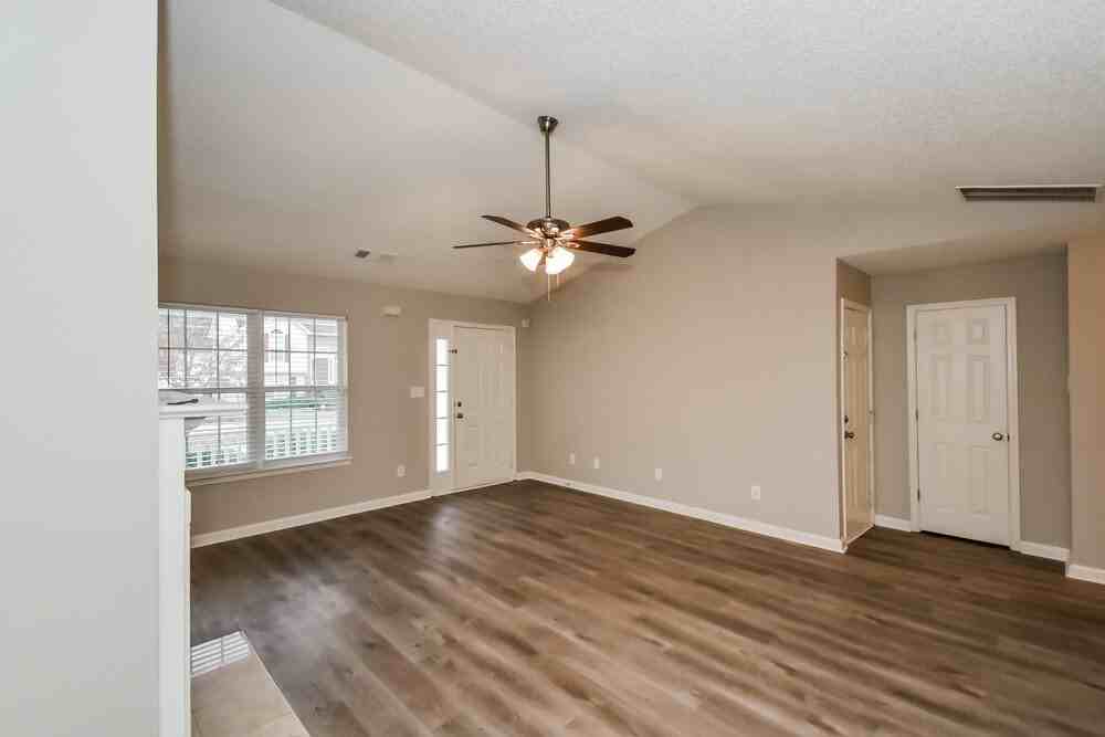 203 Hill Pine Rd - Photo 4 of 16