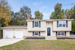 featured image of 2424 Parkhighland Ct