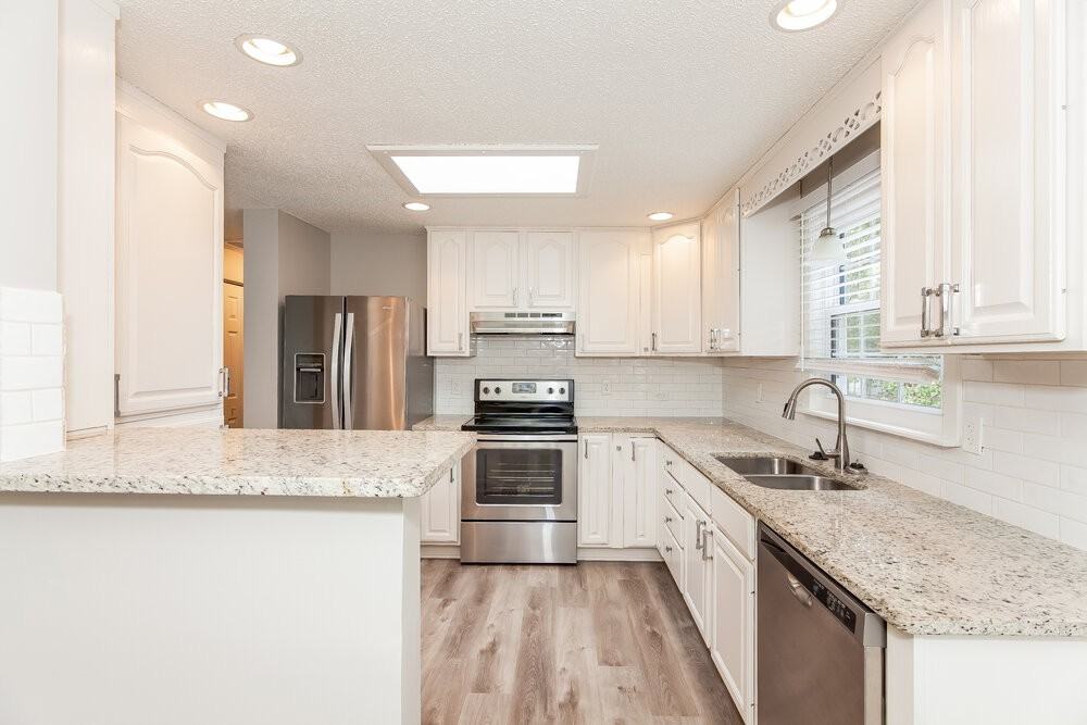 2424 Parkhighland Ct - Photo 6 of 17