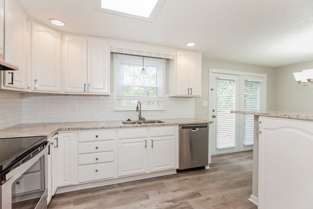 2424 Parkhighland Ct - Photo 7 of 17