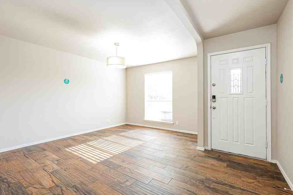 5019 Crestwood Hill Dr - Photo 4 of 17