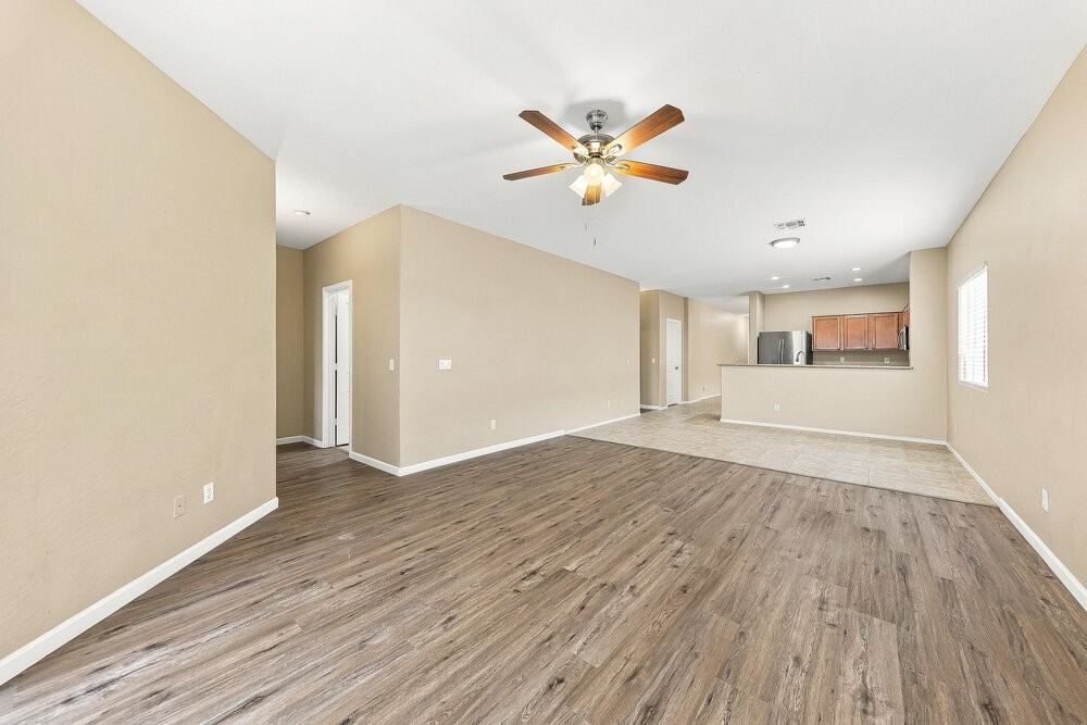 41240 N Hudson Trl - Photo 4 of 16
