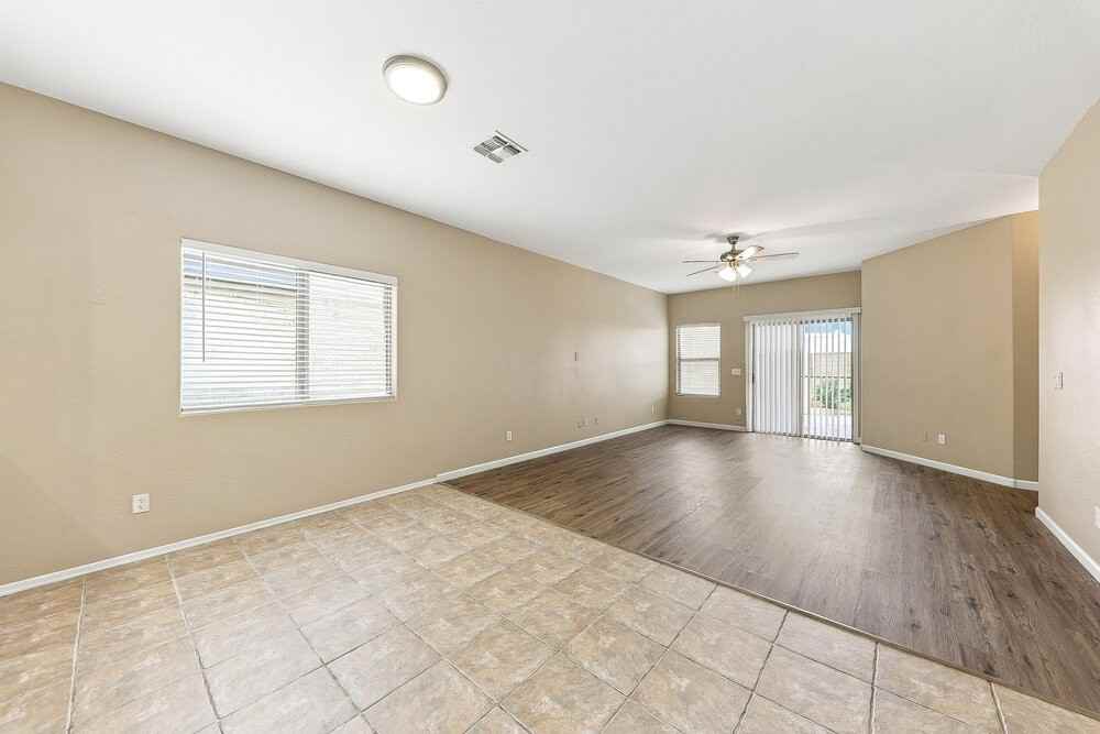 41240 N Hudson Trl - Photo 6 of 16