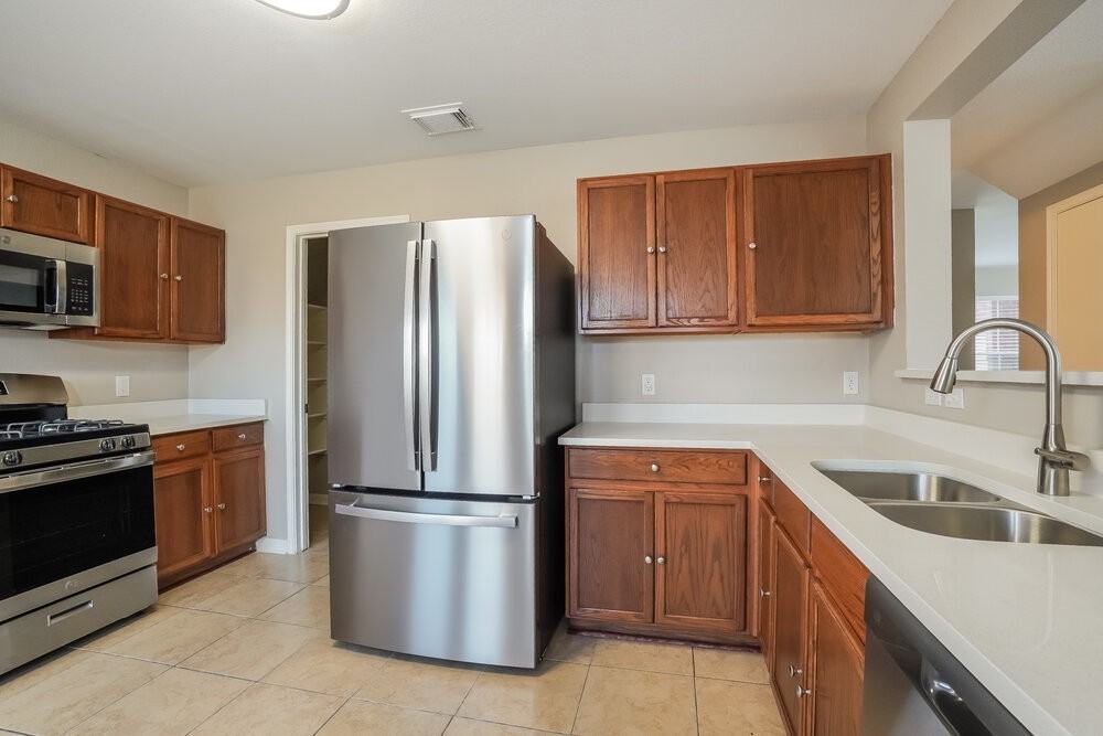3607 Morning Cove Ln - Photo 7 of 17