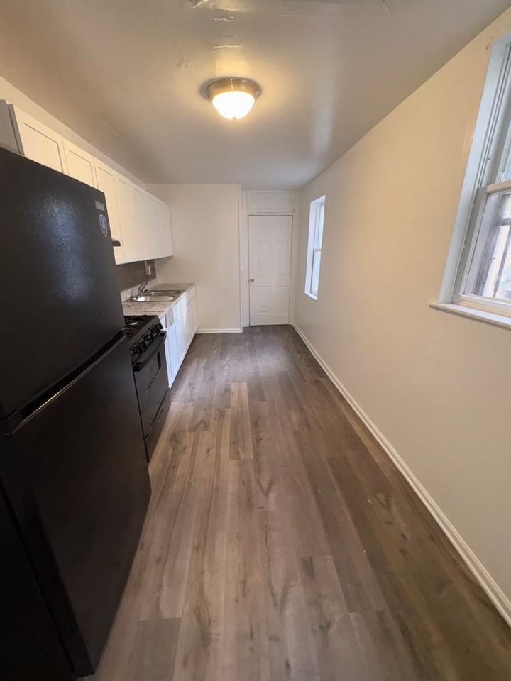 535 S Queen St - Photo 4 of 19