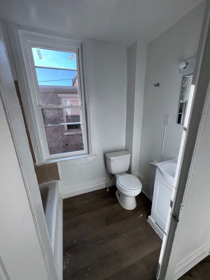 535 S Queen St - Photo 6 of 19