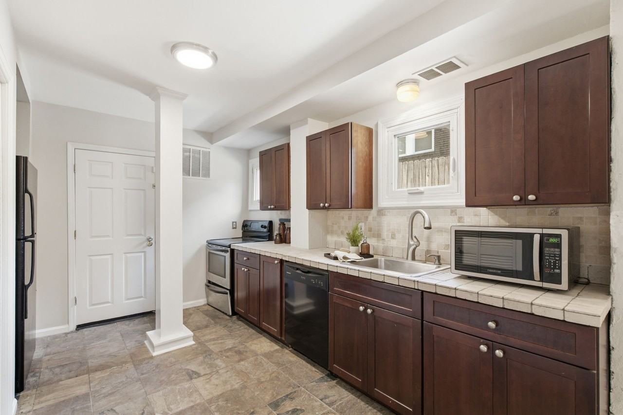 868 Moreland Ave Se #2 - Photo 4 of 14