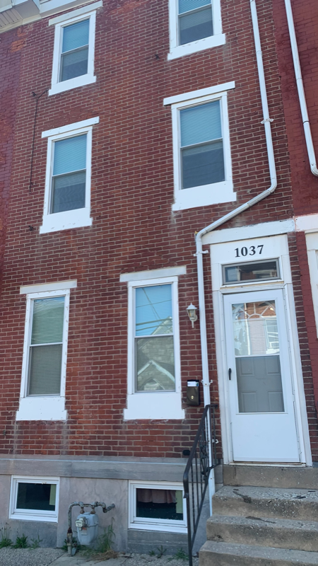 1037 Green St - Photo 2 of 16