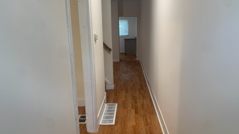 1037 Green St - Photo 5 of 16