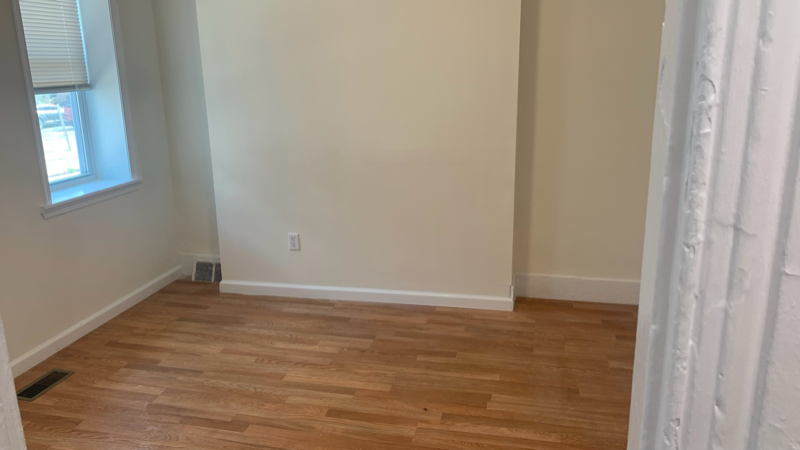 1037 Green St - Photo 6 of 16