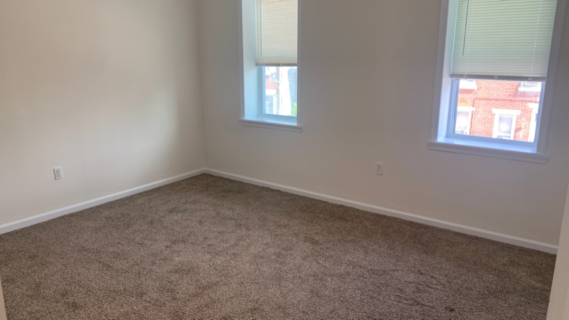 1037 Green St - Photo 7 of 16