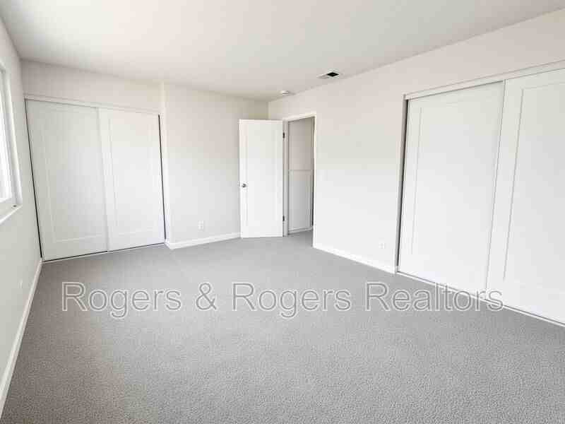 3460 Charing Cross Ln - Photo 3 of 4