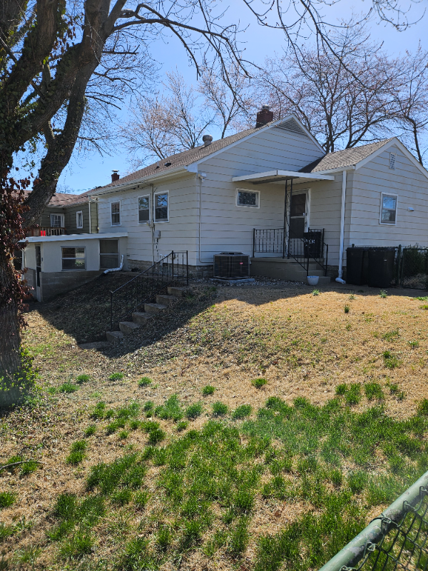 664 Lincoln Ave - Photo 2 of 12