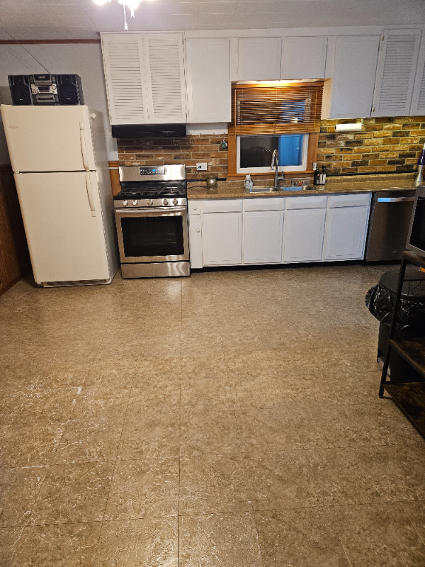 664 Lincoln Ave - Photo 7 of 12