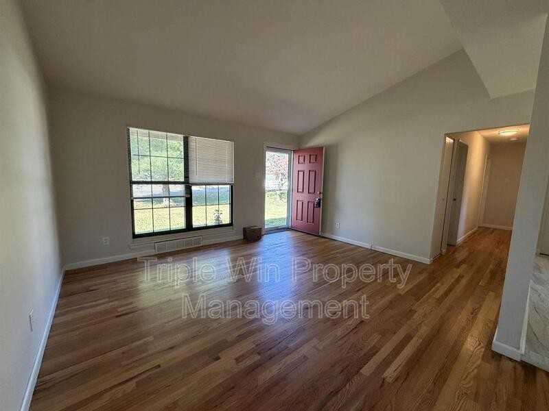 10721 Corning Dr - Photo 3 of 25