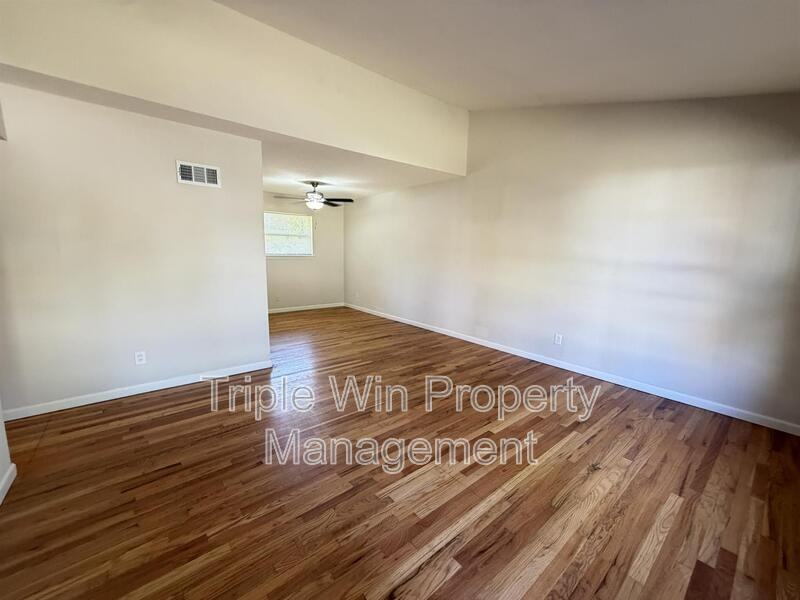 10721 Corning Dr - Photo 4 of 25