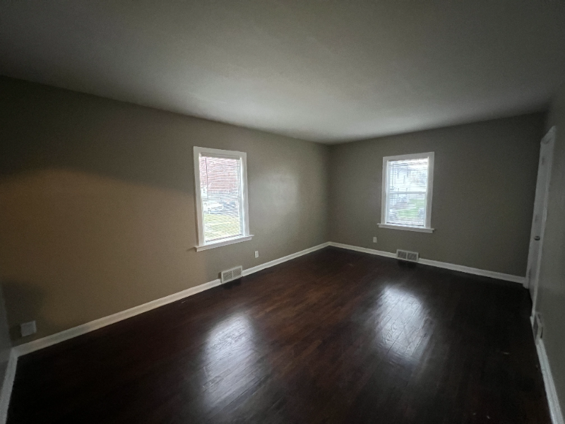 1531 W 14th St #1 - Photo 5 of 9