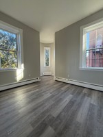 featured image of 10 Grand St
