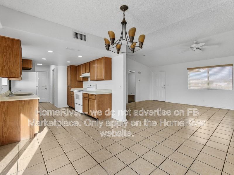 3381 Amberwood Ave - Photo 3 of 18