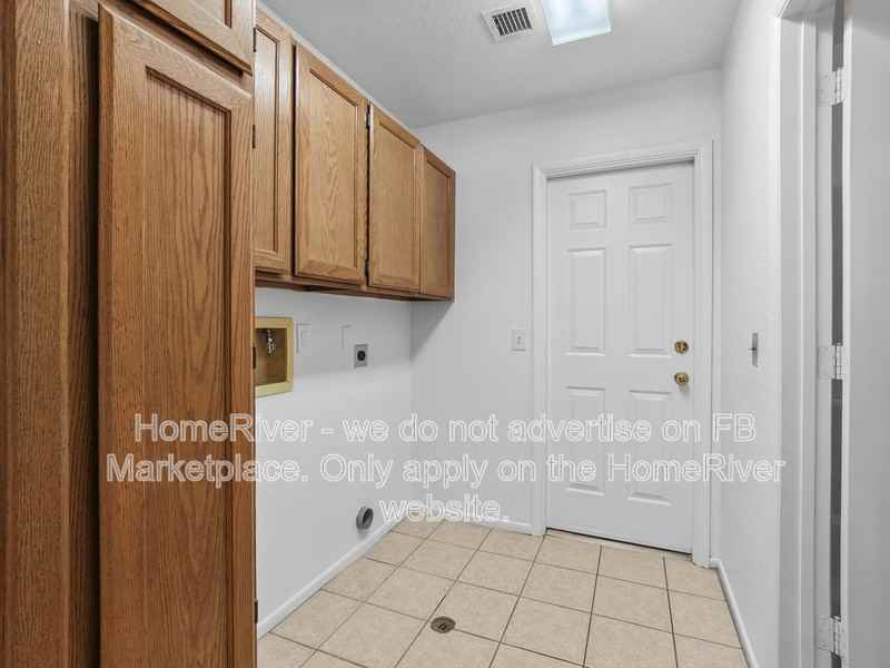 3381 Amberwood Ave - Photo 5 of 18