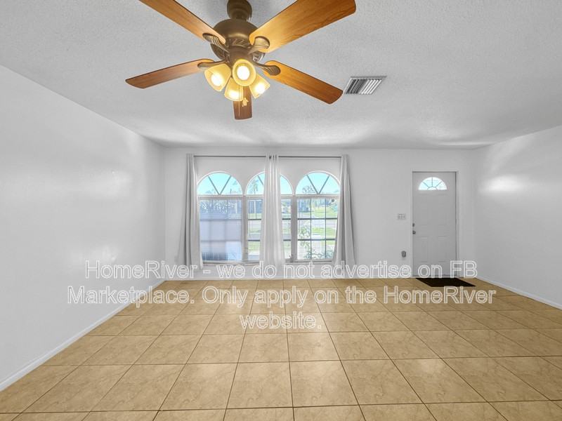 2496 Beacon Dr - Photo 4 of 39