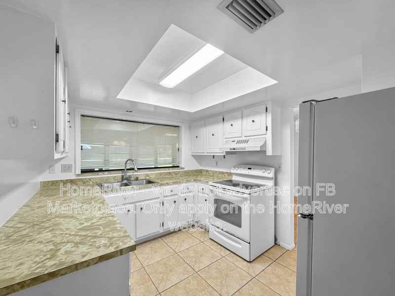 2496 Beacon Dr - Photo 7 of 39