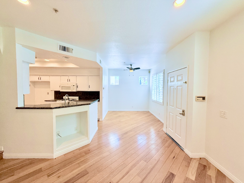 109 Santa Barbara Ct - Photo 2 of 14