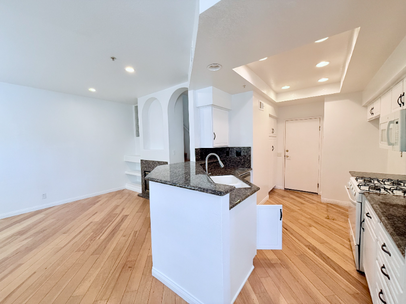 109 Santa Barbara Ct - Photo 4 of 14