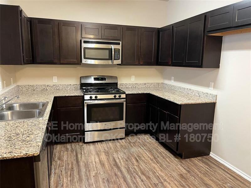 206 Ashley Dr - Photo 2 of 18