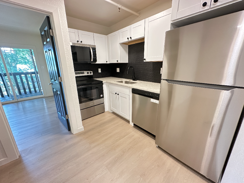 1216 Maple St #1 - Photo 6 of 15