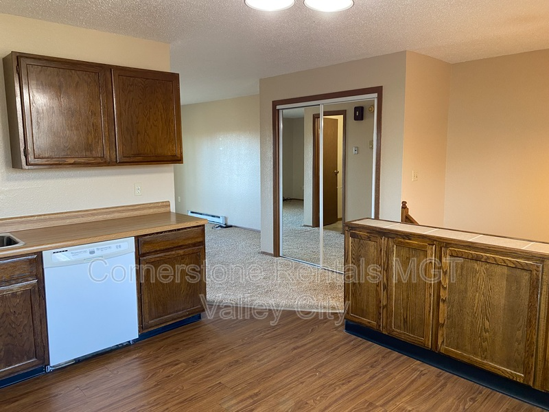 940 9th Ave Se - Photo 3 of 16