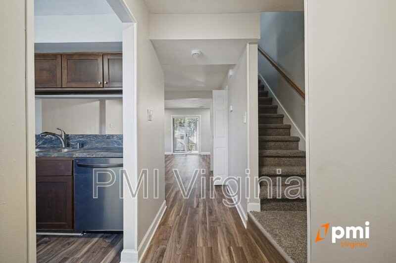 765 Hampshire Ln - Photo 4 of 29