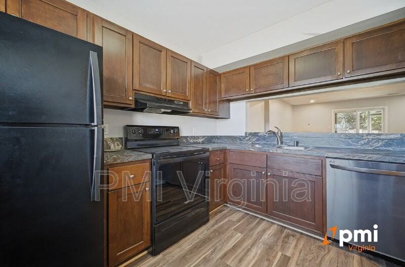 765 Hampshire Ln - Photo 6 of 29