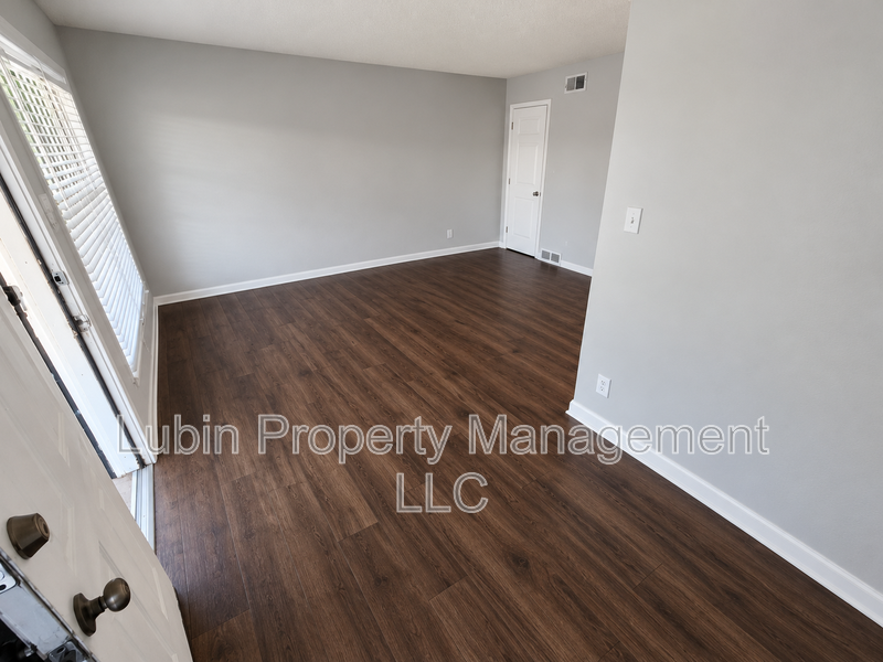 3827 Ajanders Dr - Photo 2 of 7